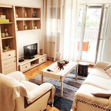 Shining Appartement Belgrado Buitenkant foto