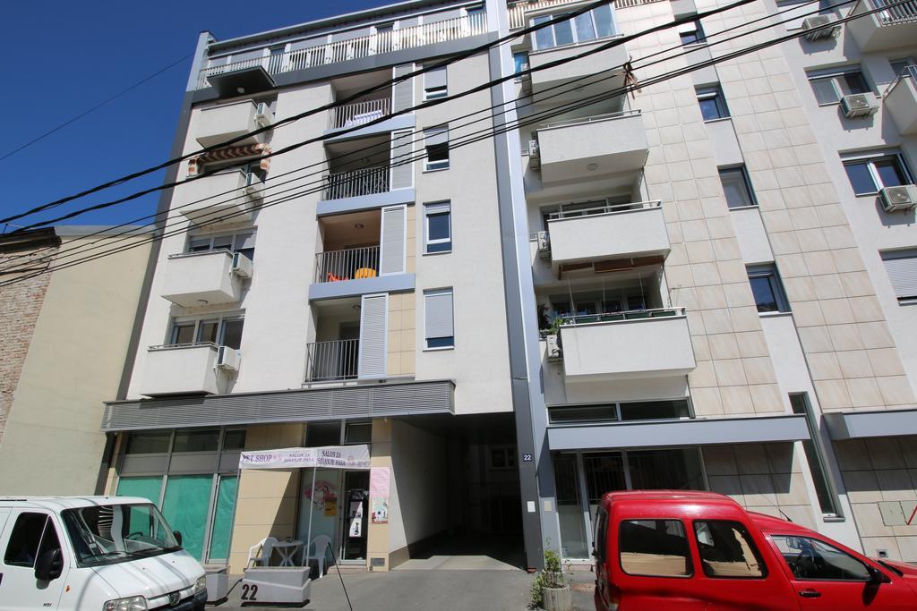 Shining Appartement Belgrado Buitenkant foto