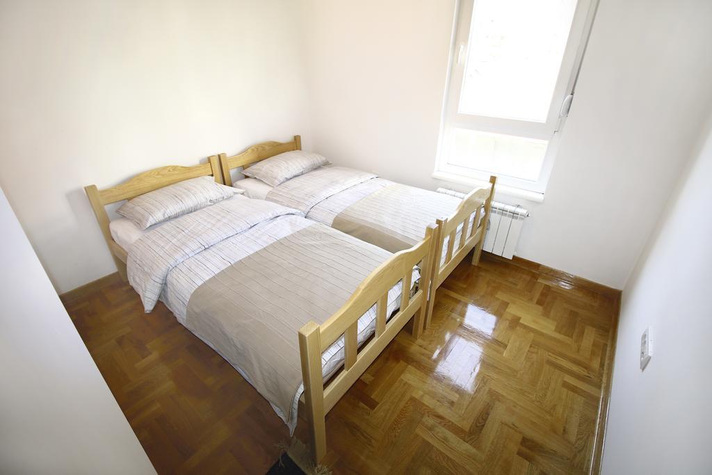 Shining Appartement Belgrado Buitenkant foto
