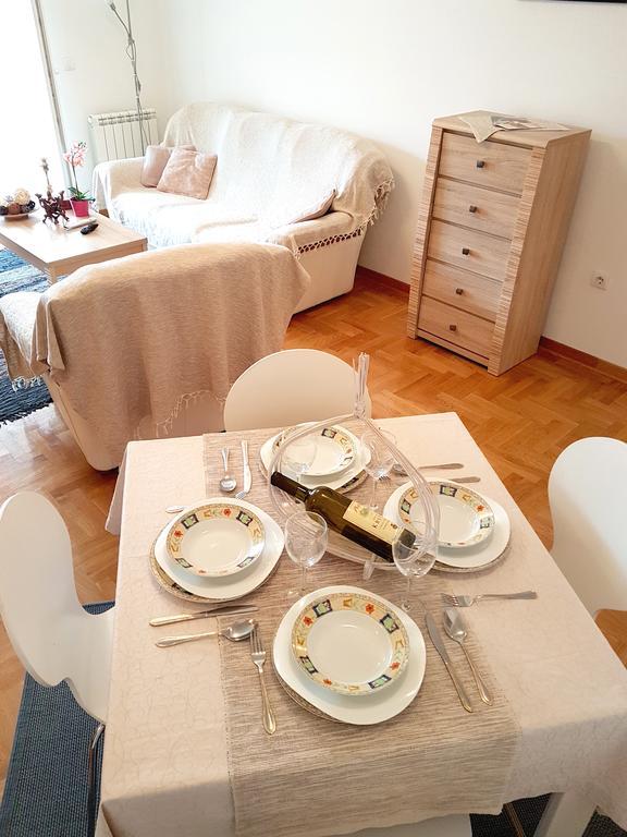 Shining Appartement Belgrado Buitenkant foto