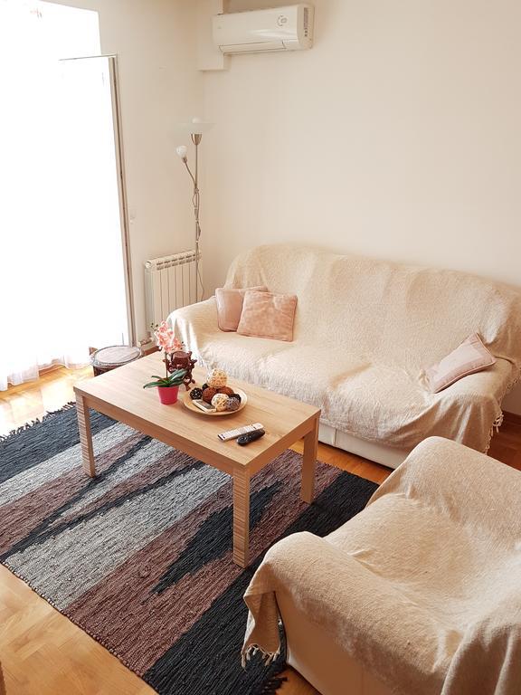 Shining Appartement Belgrado Buitenkant foto