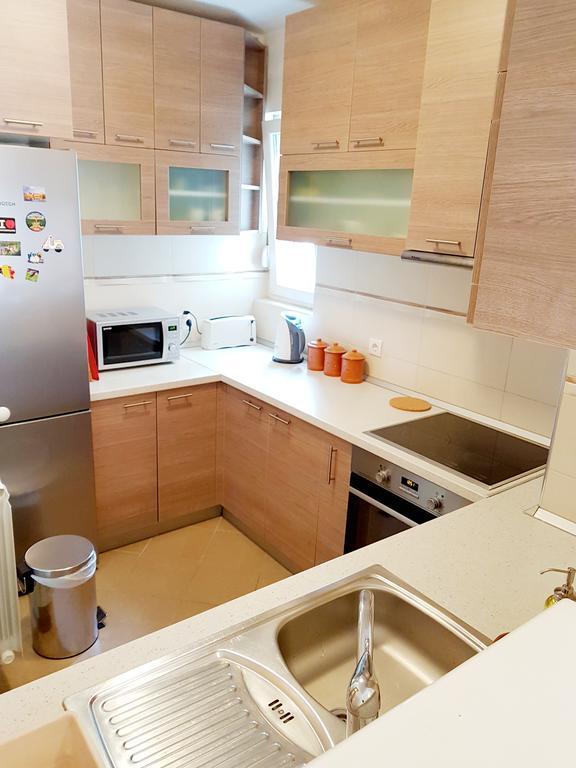 Shining Appartement Belgrado Buitenkant foto