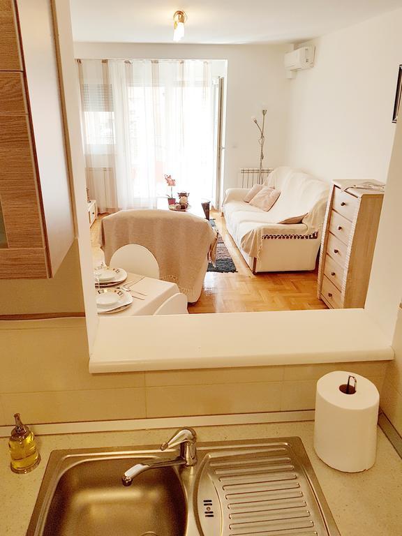 Shining Appartement Belgrado Buitenkant foto