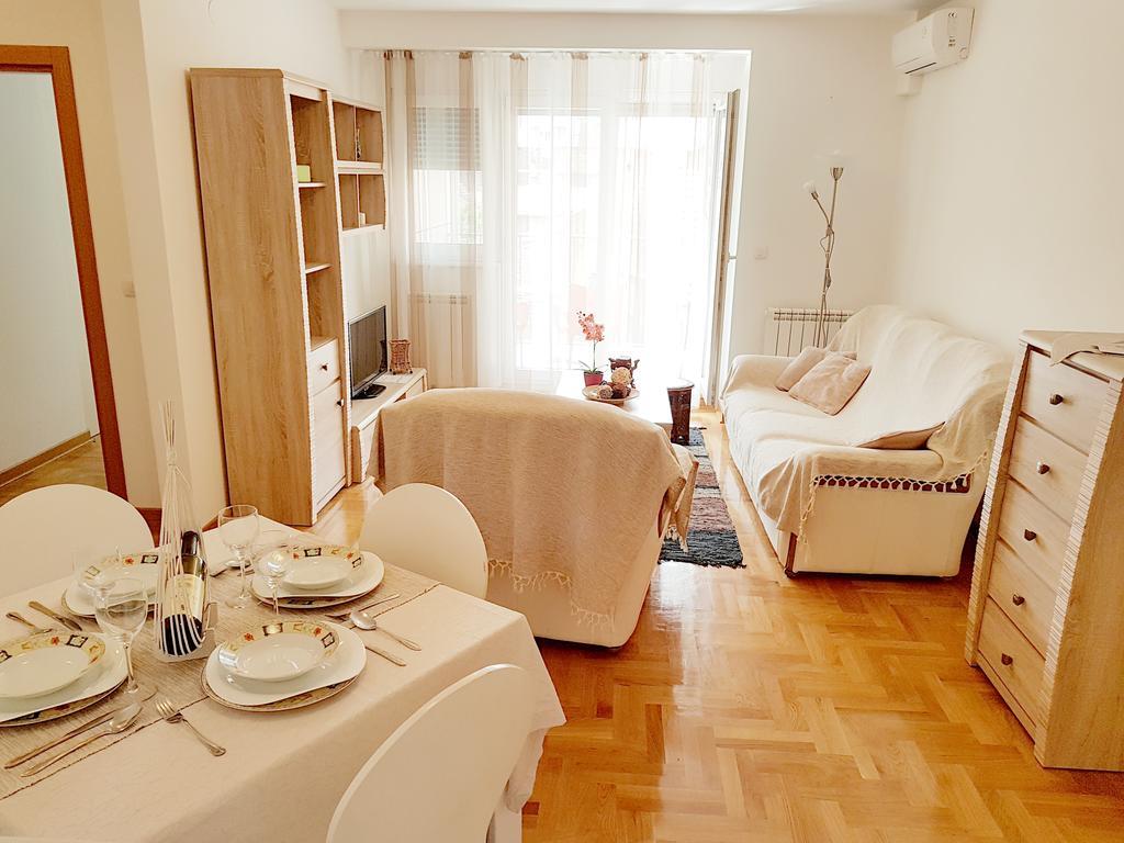 Shining Appartement Belgrado Buitenkant foto